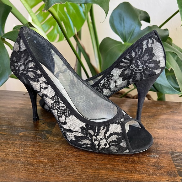 Stuart Weitzman Black Lace Peep Toe Satin Heels US9 - Picture 4 of 14